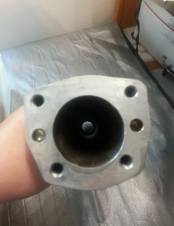Yamaha 676-42521-00-94 midsection Steering Pivot Shaft Housing 40 HP Outboard